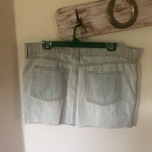 Old Navy Mini Skirt - Picture 2 of 5
